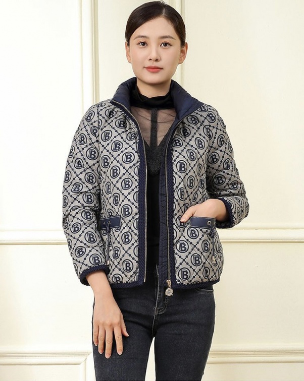 中老年人女装品牌宝莱羽绒服,品牌库存尾货批发走份