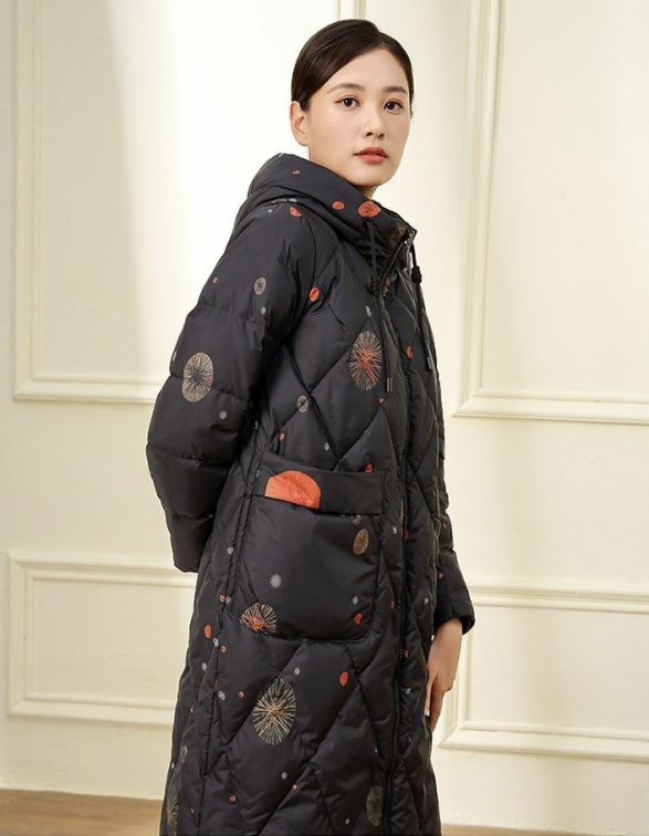 中老年人女装品牌宝莱羽绒服,品牌库存尾货批发走份