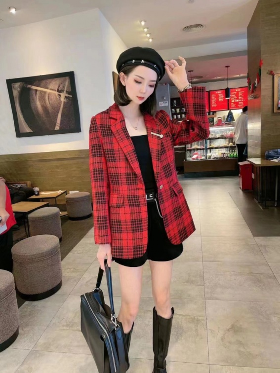 女装折扣店拿货去哪里,一手货源品牌折扣服装货源,艾薇儿秋冬