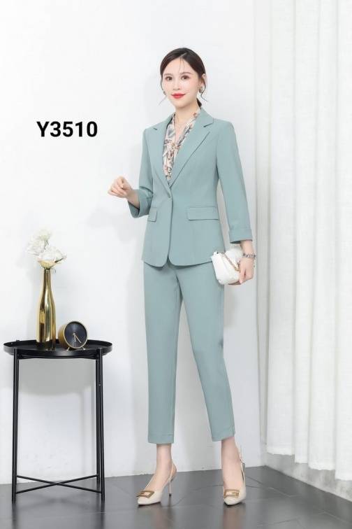 珂雯娜秋冬品牌折扣店女装货源,广州健凡库存尾货女式服装集散中心
