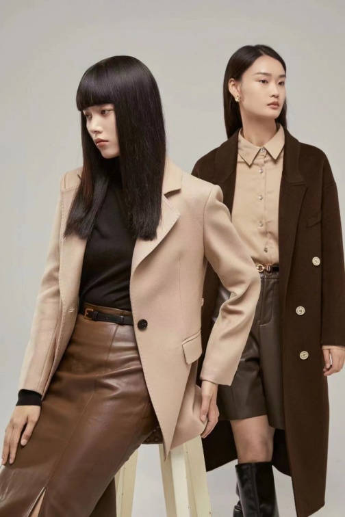 精纺风衣外套品牌折扣女装批发货源,库存尾货份货批发货源