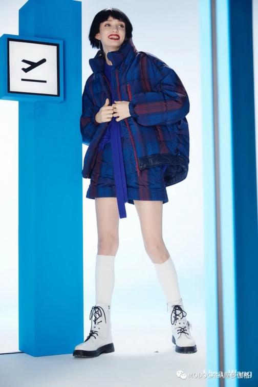 摩多伽格品牌女士羽绒服,时尚尾货高填充羽绒服